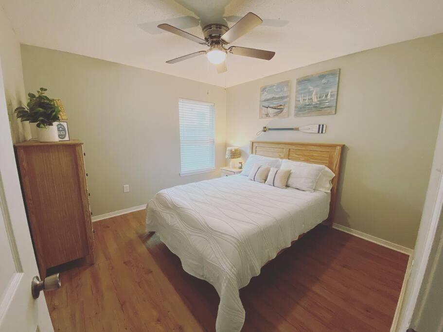 White Sand Getaway Steps From Beach 걸프포트 외부 사진