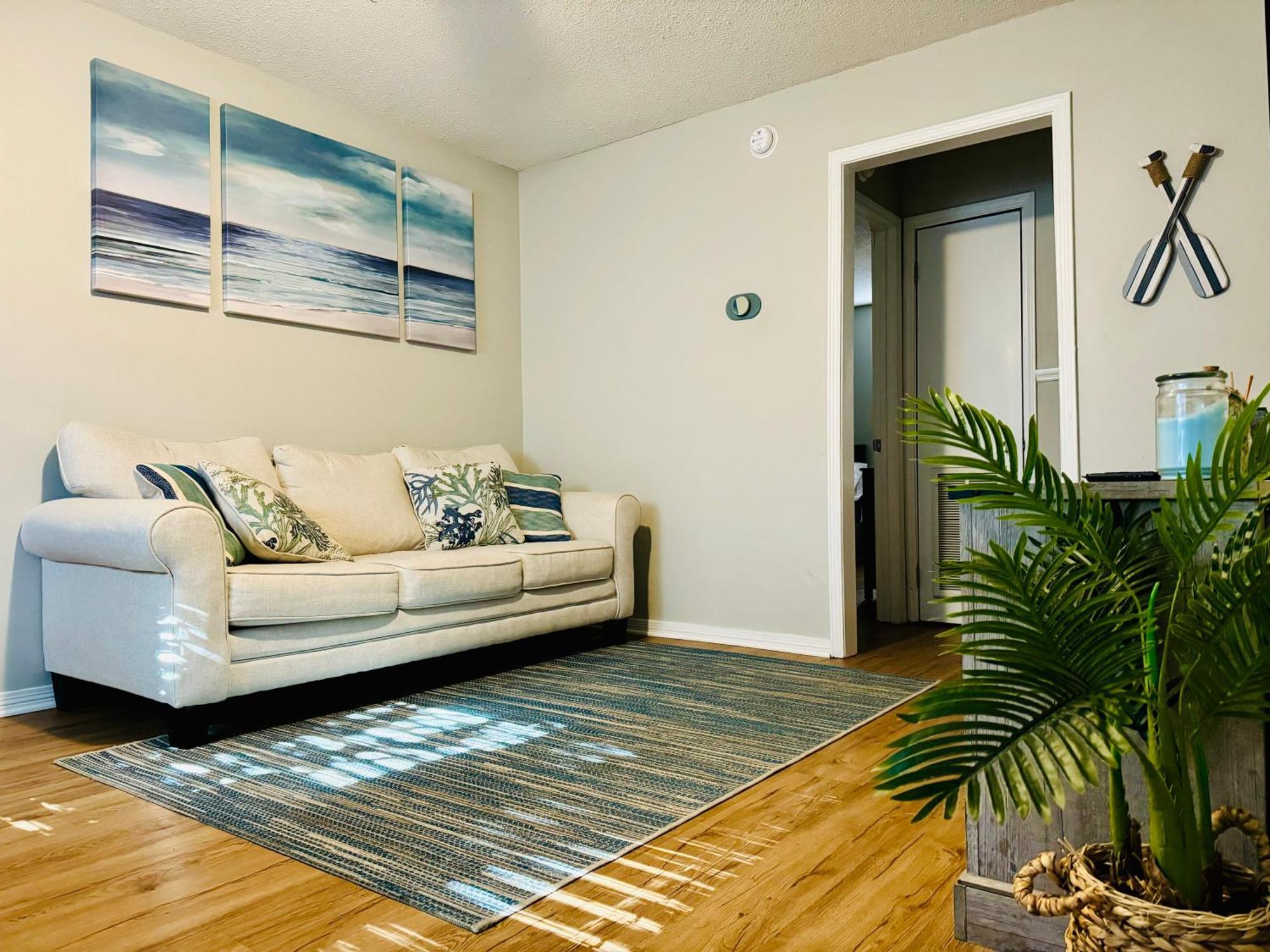 White Sand Getaway Steps From Beach 걸프포트 외부 사진